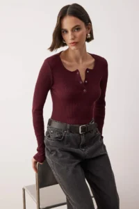 TRENDYOLMİLLA Burgundy snaps Fitted Ribbed Flexible Knitting Blouse - Image 2