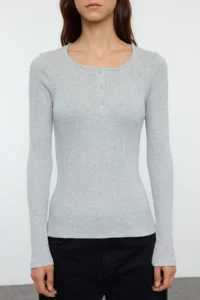 TRENDYOLMİLLA Gray Melange snaps Fitted Ribbed Flexible Knitting Blouse - Image 3
