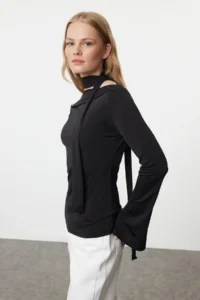 TRENDYOLMİLLA Black Shawl Detailed Fitted Flexible Knitting Blouse - Image 2
