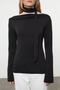 TRENDYOLMİLLA Black Shawl Detailed Fitted Flexible Knitting Blouse - Image 3
