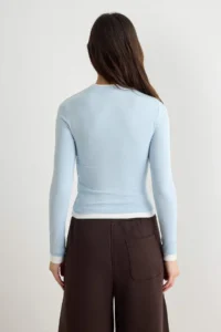 TRENDYOLMİLLA Light BLUE Color Blocked Fitted Viscose/Soft Fabric Flexible Double Collar Knitting Blouse - Image 4