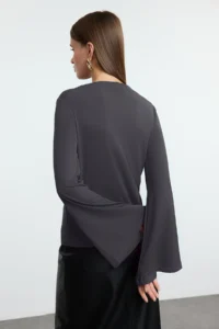 TRENDYOLMİLLA Anthracite relaxed/Rahat Pattern Spanish Arm Flexible Knitting Blouse - Image 5