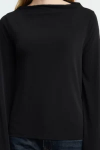 TRENDYOLMİLLA Black relaxed/Rahat Pattern Spanish Arm Flexible Knitting Blouse - Image 4