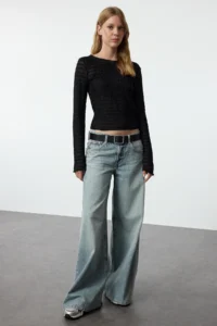 TRENDYOLMİLLA Black Fitted textured Tulle Flexible Knitting Blouse - Image 2