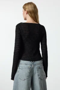 TRENDYOLMİLLA Black Fitted textured Tulle Flexible Knitting Blouse - Image 5