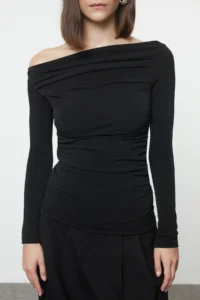 TRENDYOLMİLLA Black Drape Detailed Fitted Long Sleeve Flexible Knitting Blouse - Image 8