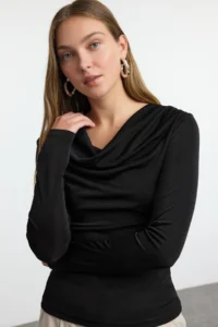 TRENDYOLMİLLA Black Off-Shoulder Neck Body-Fitting Flexible Long Sleeve Buzzy Knitting Blouse