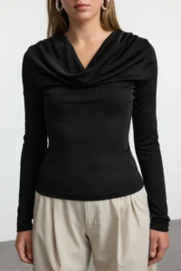 TRENDYOLMİLLA Black Off-Shoulder Neck Body-Fitting Flexible Long Sleeve Buzzy Knitting Blouse - Image 3
