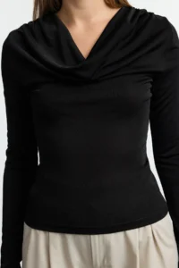 TRENDYOLMİLLA Black Off-Shoulder Neck Body-Fitting Flexible Long Sleeve Buzzy Knitting Blouse - Image 4