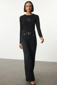 TRENDYOLMİLLA Black Star Stone Printed Fitted/Body-Sitting Knitting Blouse - Image 2