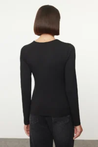 TRENDYOLMİLLA Black Star Stone Printed Fitted/Body-Sitting Knitting Blouse - Image 5