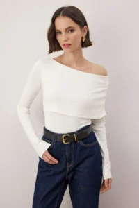 TRENDYOLMİLLA Ecru Asymmetric Collar Fitted Flexible Knitting Blouse