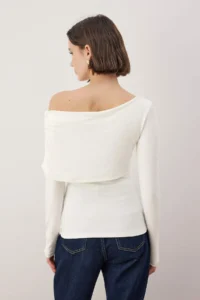 TRENDYOLMİLLA Ecru Asymmetric Collar Fitted Flexible Knitting Blouse - Image 4