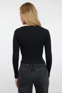 TRENDYOLMİLLA Black Knitting Blouse - Image 5