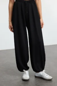 TRENDYOLMİLLA Black Soft/Soft Touch Carrot/Salwar Pattern Flexible Knitting Sweatpants Trousers - Image 4