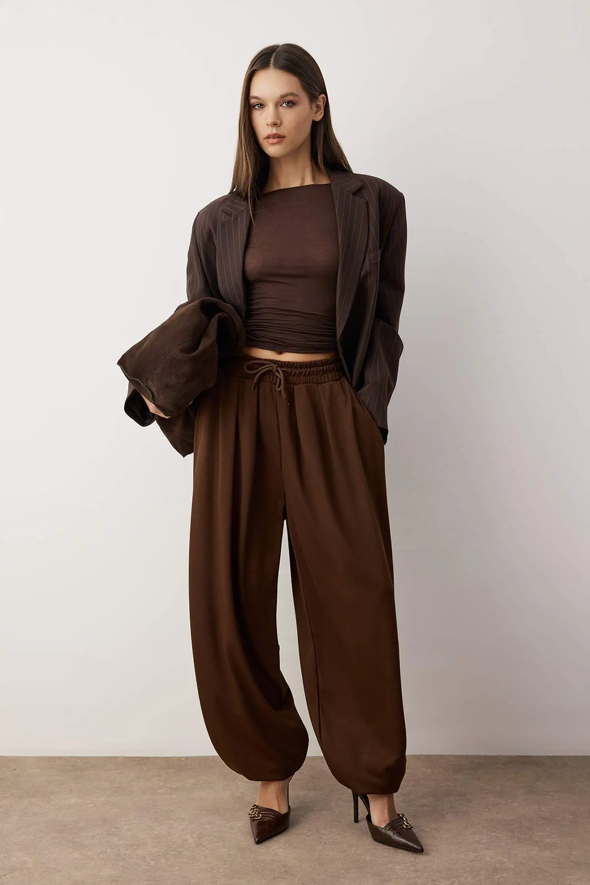 TWOAW25EA00001-BROWN_1