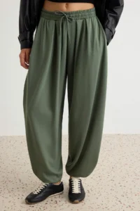 TRENDYOLMİLLA Khaki Soft/Soft Touch Carrot/Salwar Pattern Flexible Knitting Sweatpants Trousers - Image 3