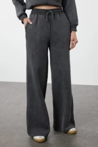 TRENDYOLMİLLA Anthracite Fleece Knitting Tracksuit - Image 4