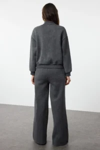 TRENDYOLMİLLA Anthracite Fleece Knitting Tracksuit - Image 5