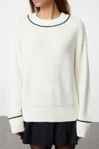 TRENDYOLMİLLA Ecru Wide Pattern Biye Detailed Knitwear Sweater - Image 4