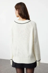 TRENDYOLMİLLA Ecru Wide Pattern Biye Detailed Knitwear Sweater - Image 5