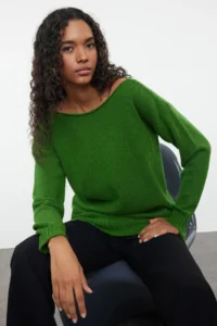 TRENDYOLMİLLA Green Woolly Boat Neck Basic Knitwear Sweater