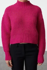 TRENDYOLMİLLA Fuchsia Crop Soft textured Basic Thick Knitting Detailed Knitwear Sweater - Image 3