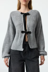 TRENDYOLMİLLA Gray Crop Double Sided Giyilebilir Ribbon/Fiyonk Binding Detailed Knitwear Sweater - Image 6