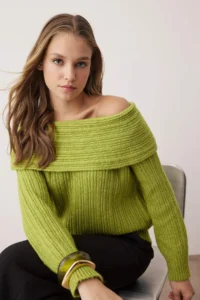 TRENDYOLMİLLA Light Green Soft textured Carmen Collar Knitwear Sweater