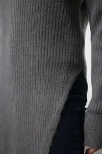 TRENDYOLMİLLA Anthracite Slit Detailed Tunic Length Soft textured Knitwear Sweater - Image 4