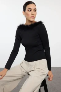 TRENDYOLMİLLA Black Kayak and Collar Detailed. Fitted/Bodysuit hugging Knitwear Sweater - Image 2