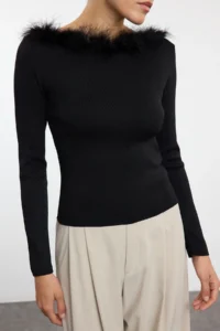 TRENDYOLMİLLA Black Kayak and Collar Detailed. Fitted/Bodysuit hugging Knitwear Sweater - Image 3
