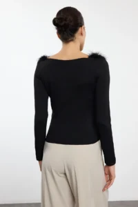 TRENDYOLMİLLA Black Kayak and Collar Detailed. Fitted/Bodysuit hugging Knitwear Sweater - Image 5