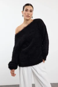 TRENDYOLMİLLA Black Hairy Wide Pattern Turndown collar Knitwear Sweater - Image 5