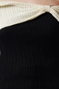 TRENDYOLMİLLA Black Carmen Collar Color Bloklu Fitted/Bodysuit hugging Knitwear Sweater - Image 3