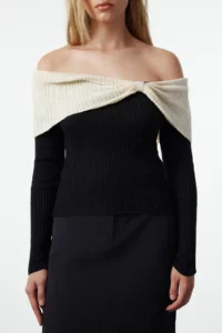 TRENDYOLMİLLA Black Carmen Collar Color Bloklu Fitted/Bodysuit hugging Knitwear Sweater - Image 4