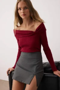 TRENDYOLMİLLA Burgundy Carmen Collar Color Bloklu Fitted/Bodysuit hugging Knitwear Sweater