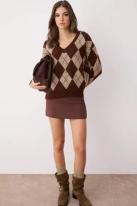 TRENDYOLMİLLA Dark Brown Soft textured Wide Pattern V-neck Baklava Knitwear Sweater - Image 2