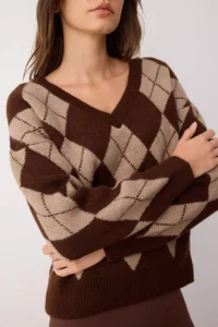 TRENDYOLMİLLA Dark Brown Soft textured Wide Pattern V-neck Baklava Knitwear Sweater - Image 3