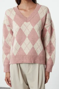 TRENDYOLMİLLA Dusty ROSE Soft textured Wide Pattern Baklava Knitwear Sweater - Image 4