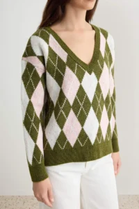 TRENDYOLMİLLA Khaki Soft textured Wide Pattern V-neck Baklava Knitwear Sweater - Image 3
