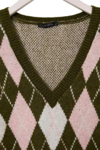 TRENDYOLMİLLA Khaki Soft textured Wide Pattern V-neck Baklava Knitwear Sweater - Image 6