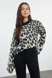 TRENDYOLMİLLA Anthracite Soft textured Leopard Patterned Knitwear Sweater