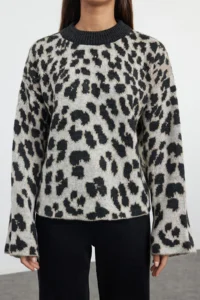 TRENDYOLMİLLA Anthracite Soft textured Leopard Patterned Knitwear Sweater - Image 3
