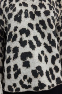 TRENDYOLMİLLA Anthracite Soft textured Leopard Patterned Knitwear Sweater - Image 4