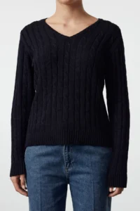 TRENDYOLMİLLA NAVY BLUE Basic Cotton V-neck Knitwear Sweater - Image 3