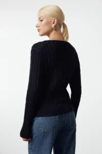 TRENDYOLMİLLA NAVY BLUE Basic Cotton V-neck Knitwear Sweater - Image 5