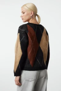 TRENDYOLMİLLA Black Color Blocked Soft textured Knitwear Sweater - Image 5