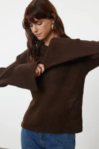 TRENDYOLMİLLA Brown Wide Pattern Soft textured Knitwear Sweater - Image 3