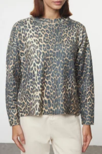 TRENDYOLMİLLA Black Leopard pattern Printed Soft textured Knitwear Sweater - Image 3